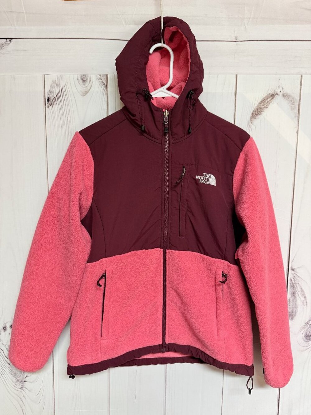 The North Face Women’s Denali 2 Hooded Jacket Medium Pink Maroon EUC